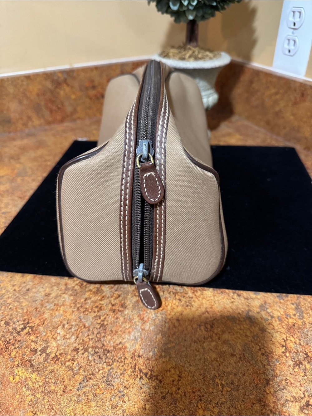 Hunting World Beige Canvas Toiletry Bag - Picture 2 of 4